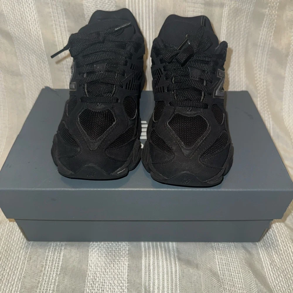 New Balance 9060 Sneakers Triple Black Youth 6.5 Women’s Size 8 - Picture 2 of 10